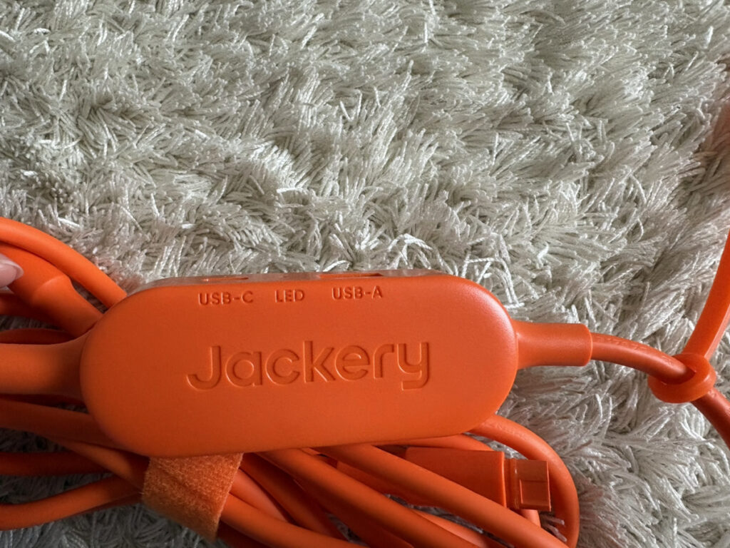 ソーラーパネルに付属しているコード